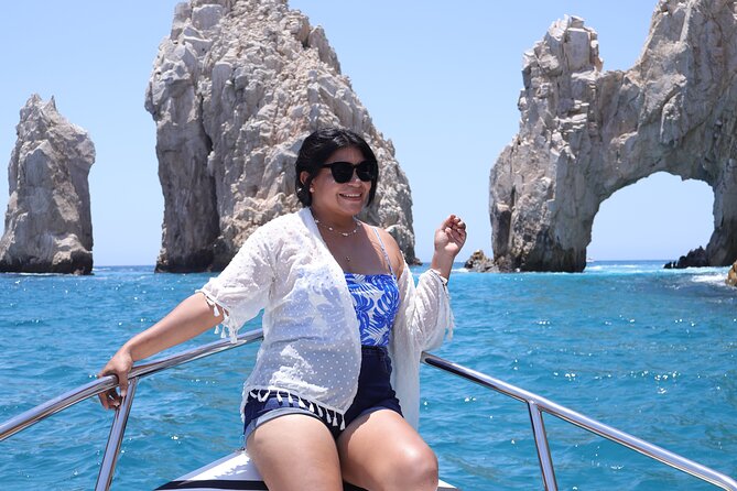 Group tour of the Cabo San Lucas Arch - Why the Cabo Arch makes a good short boat trip