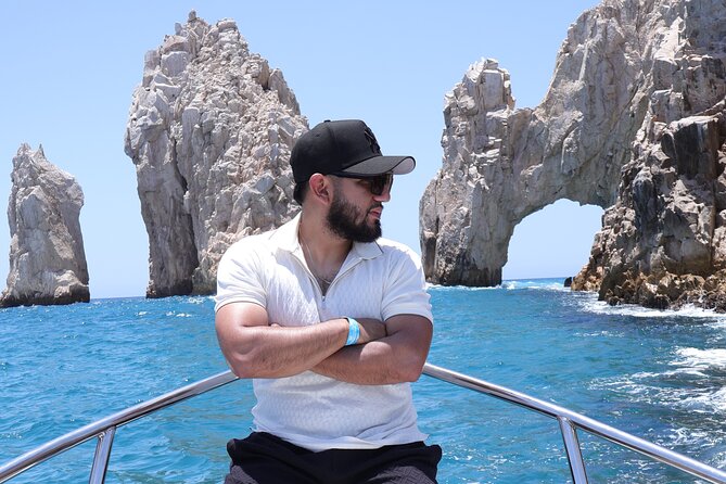 Group tour of the Cabo San Lucas Arch - The beach-name explanation and any extra stop