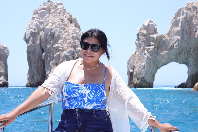 Group tour of the Cabo San Lucas Arch - Meeting at D Dock and getting settled
