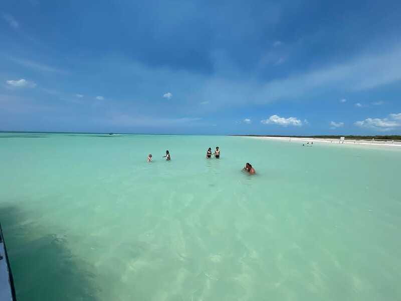 Holbox: Punta Mosquitos, Yalahau, & Pasión Island Boat Tour - Who will enjoy this Holbox boat tour