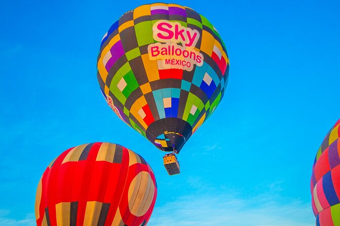Hot Air Balloon Flight and Tour of the Majestic Pyramids - Meeting in the dark and reaching Sky Balloons
