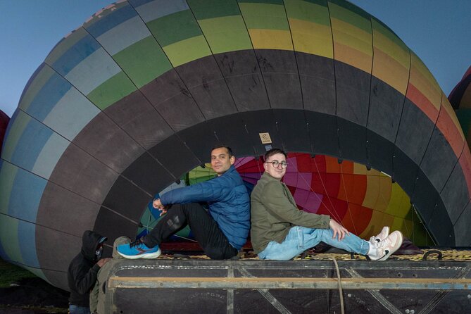 Hot air balloon ride with breakfast in Cueva from CDMX - The landing toast and cave breakfast
