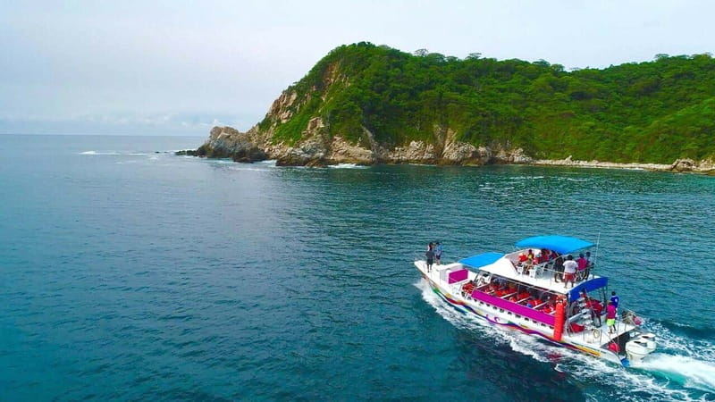 Huatulco: Premium Boat Tour with snorkel experience. - Chachacual Bay and the quiet water at La India