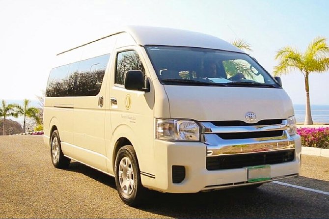 Huatulco: Private Transfer Airport - Hotels - Meeting Your Driver at Bahías de Huatulco Airport