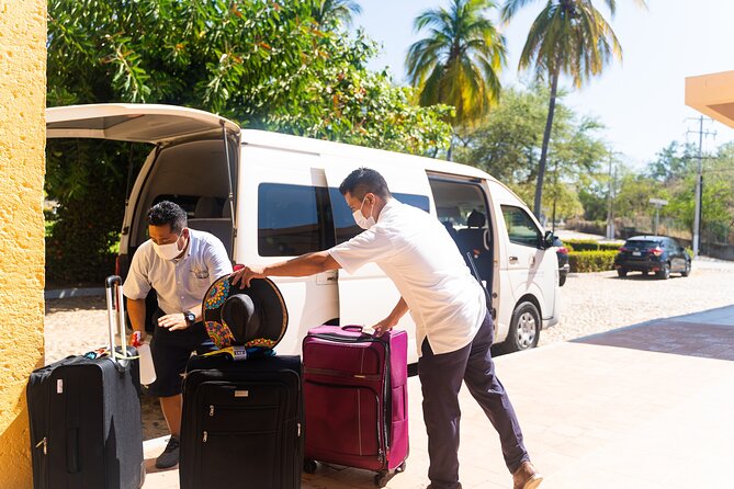 Huatulco: Private Transfer Airport - Hotels - Vehicle Comfort, Luggage, and Group Size