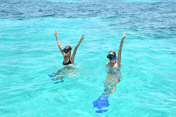 Isla Mujeres Platinum by Albatros Catamarans - Sailing toward El Meco Reef