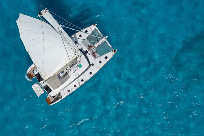 Isla Mujeres Platinum by Albatros Catamarans - Lunch and leisure at AMAZONA Beach Club