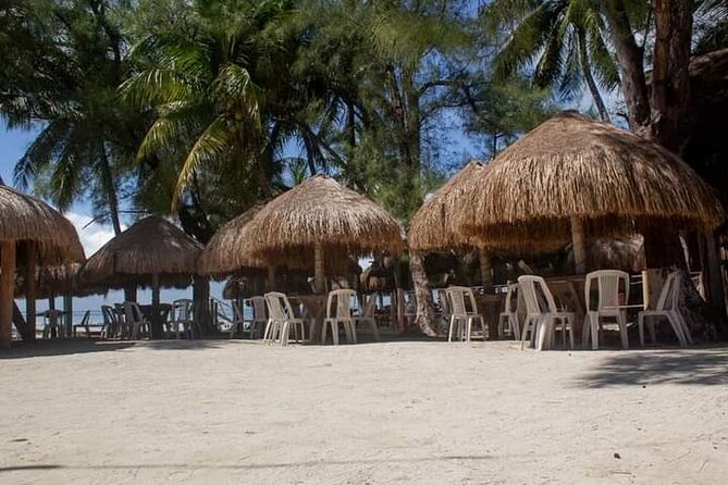 Isla Mujeres Premium Tour in Private Catamaran with Lunch - Lunch and open-bar time at Club Playa Mexico