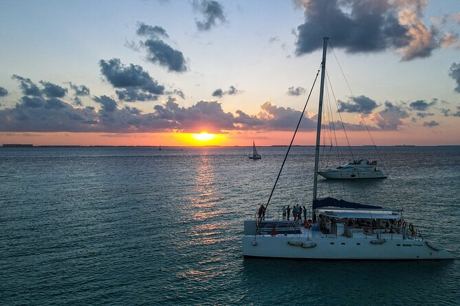 Isla Mujeres Sunset Cruise and Tour from Cancun - Who should book this Isla Mujeres cruise?