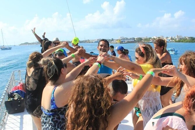 Isla Mujeres Tour with Open Bar Food and Snorkeling - Snorkeling at the underwater statues