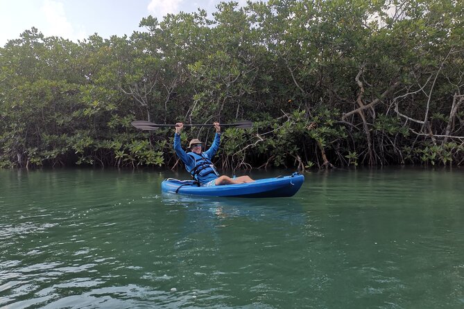 Kayak TOUR POR Laguna Nichupte Cancun - Guides Axel and Gaby make a difference