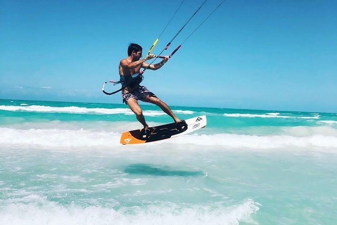 Kitesurfing lessons in Isla Holbox - Las Nubes offers the gentlest start