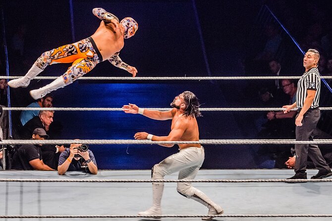Legendary Mexican Lucha Libre Experience in Cozumel Meet andGreet - The backstage pass is the real bonus