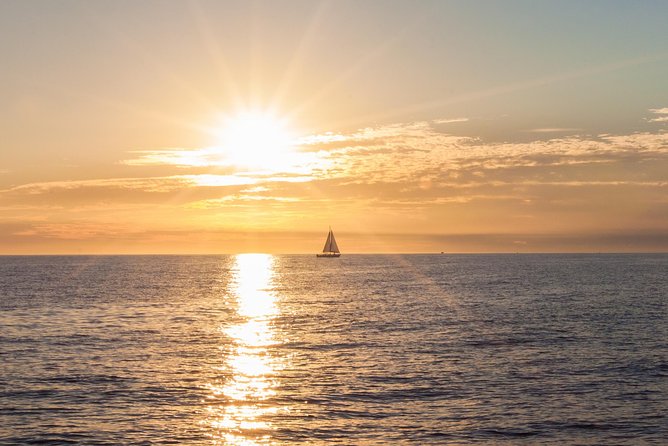 Los Cabos Luxury Sunset Sail with Light Appetizers and Open Bar - How the small boat affects the experience