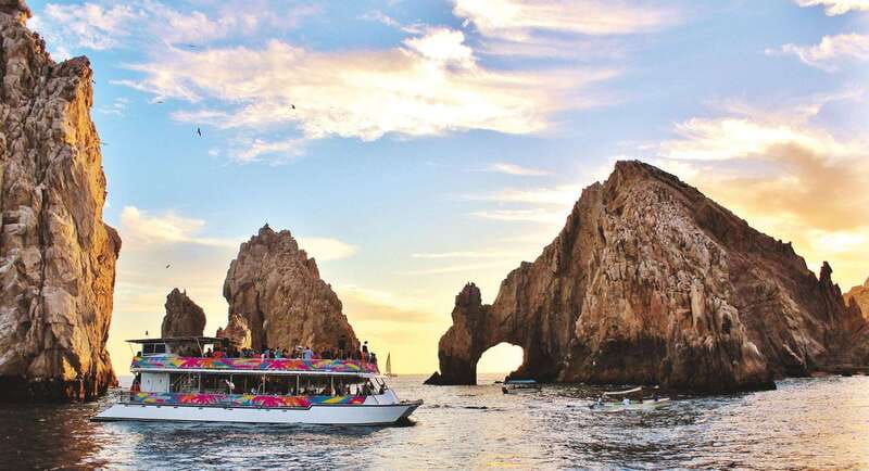 Los Cabos: Sunset Fajitas Dinner Cruise on Cabo Escape - Boarding, crowds, and small annoyances