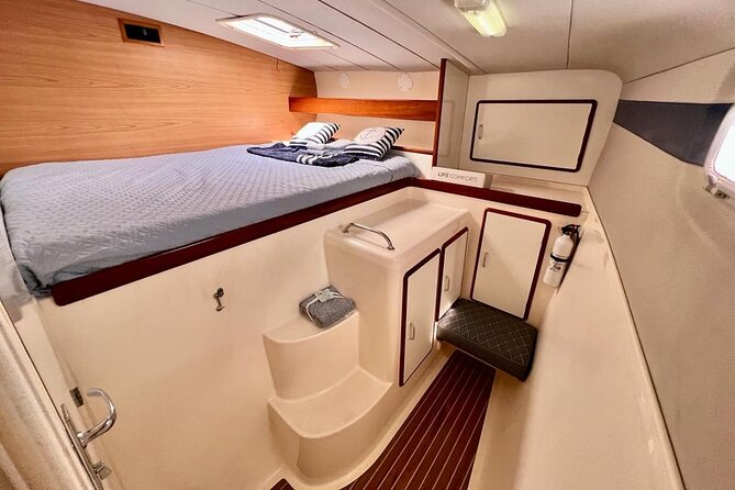 Luxury Sailing catamaran charter in Cabo San Lucas all inclusive - An open bar with room to upgrade
