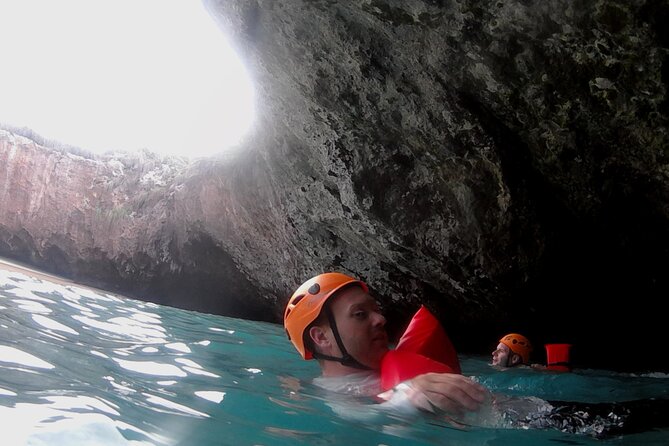 Marietas Islands snorkeling & Hidden beach (w/ restrictions) - Swimming into Hidden Beach