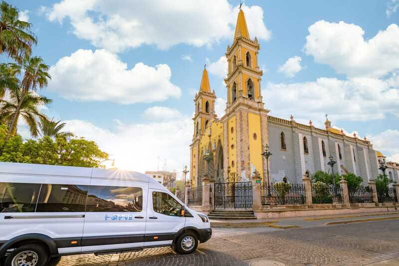 Mazatlan: Old Town Sightseeing and Golden Zone - Meeting the cliff divers at El Clavadista