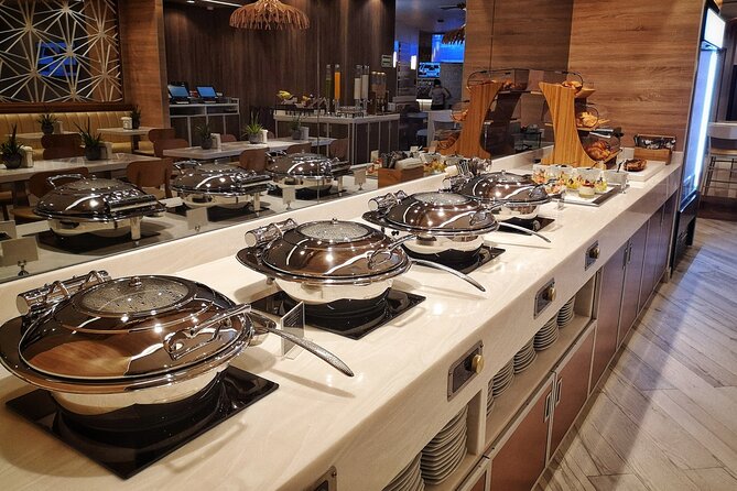 Mera VIP Lounge at Cancun International Airport - Crowds, reservations, and peak-season trouble