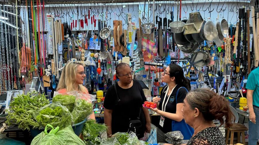 Mérida Cooking Class, taste of Yucatan - Shopping, tasting, and learning the market