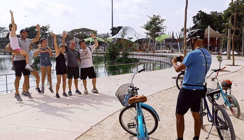 Mérida: Montejo Boulevard and Historic Center bike tour - Four mansions and Yucatán’s golden age