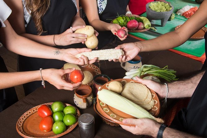 Mexican Cooking Class with fresh Local Market ingredients selection and transpor - How hands-on is the class?