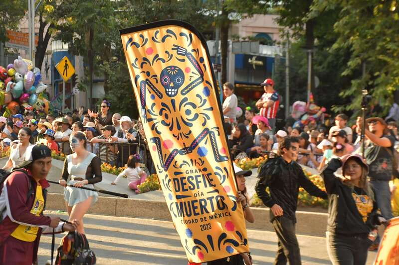 Mexico City: Day of the Dead Guided Tour - Xochimilco by trajinera and mariachi