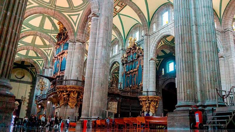 Mexico City: Historic Downtown Walking Tour - The guides shape the experience