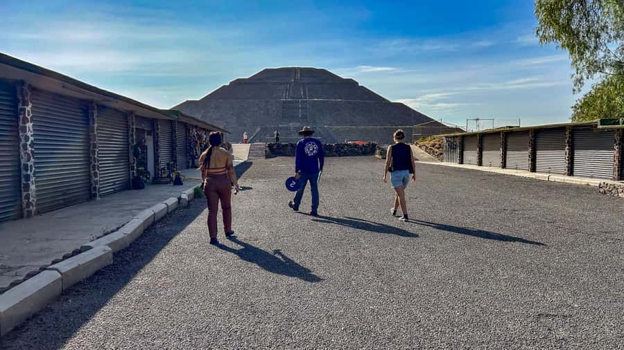 Mexico City: Teotihuacan Early or Afternoon Access Tour - The bus ride and first café stop