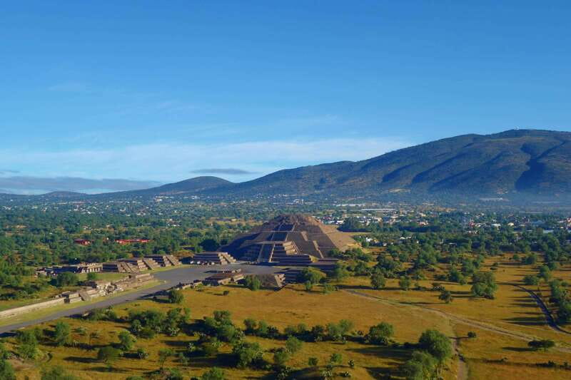 Mexico City: Teotihuacan, Tlatelolco & Basilica of Guadalupe - The craft stop adds value, but it also adds time