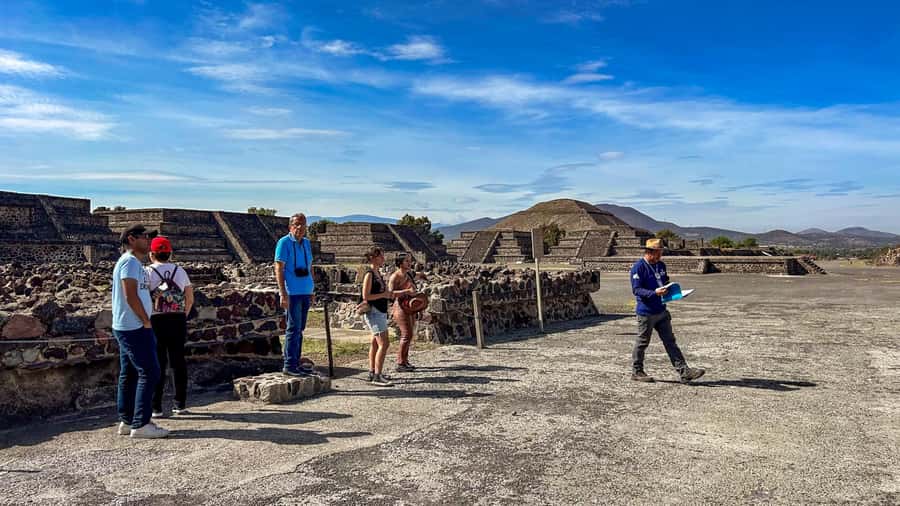 Mexico City: Teotihuacan, Tlatelolco & Guadalupe Shrine Tour - The Basilica of Guadalupe explains modern Mexican devotion