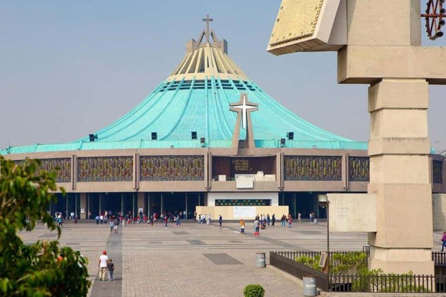 Mexico City: Teotihuacan, Tlatelolco & Guadalupe Shrine Tour - Group size, language, and guide quality