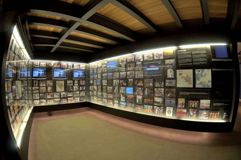 Mexico City: Ticket de entrada Museo Memoria y Tolerancia - Moving through 43 rooms of permanent exhibits