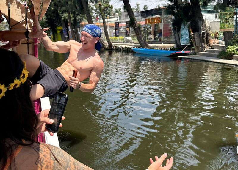 Mexico City: Xochimilco Boat Party with Unlimited Drinks - The chinampa stop and Mexican food