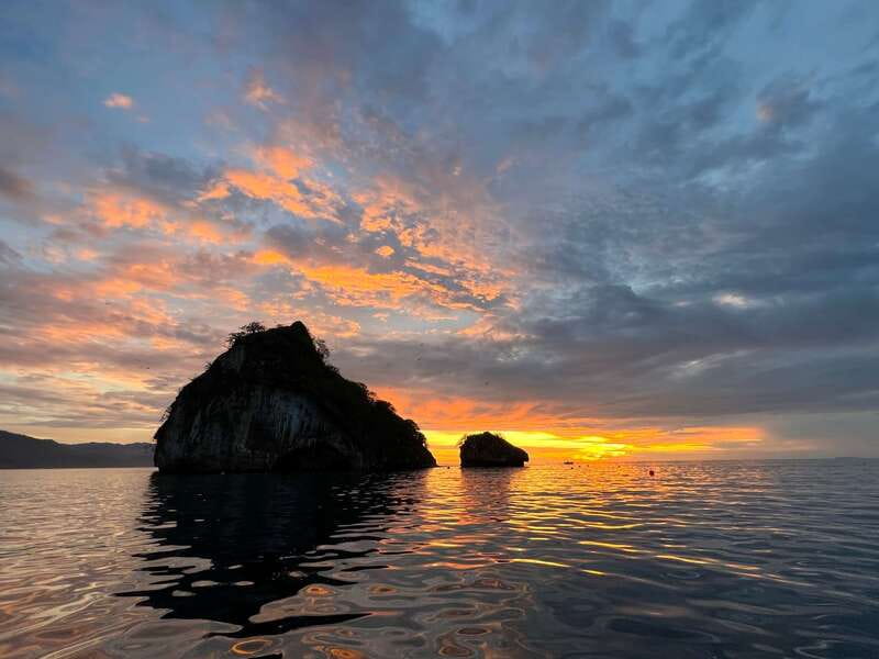 Mismaloya: Los Arcos Bioluminescent Waters Kayak & Cave Tour - Snacks, showers, and a warm finish