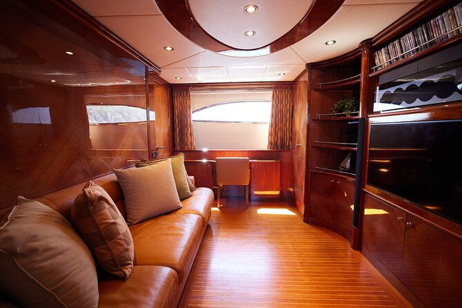 Number Juan 100ft Yacht Azimut Rental - What the cruise itself feels like