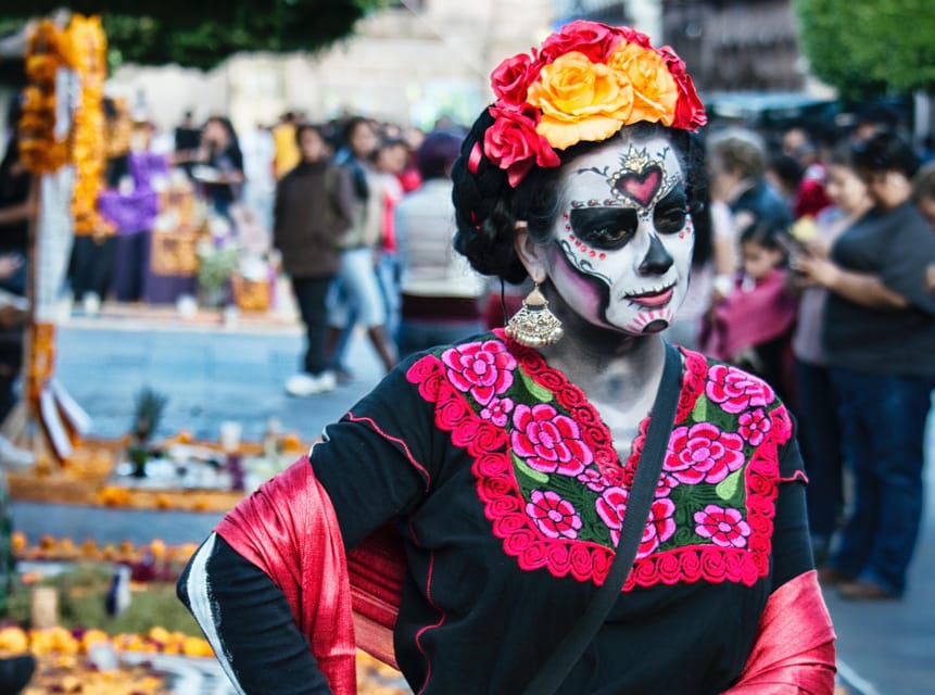 Oaxaca: Day of the Dead Evening Walking Tour with Dinner - Santo Domingo and the decorated center