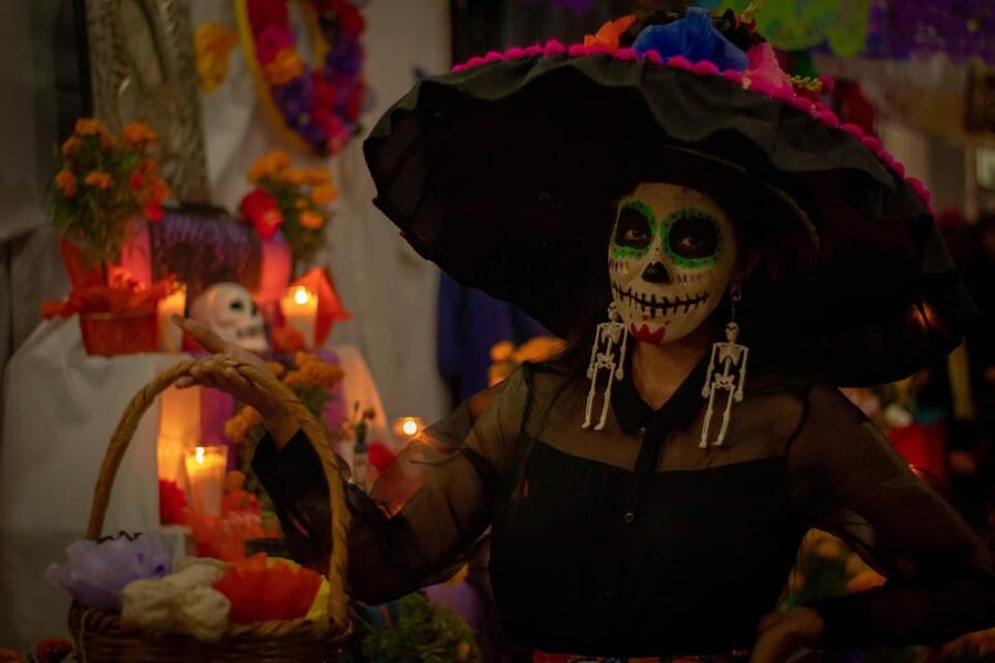 Oaxaca: Day of the Dead Evening Walking Tour with Dinner - San Miguel Cemetery on the main dates