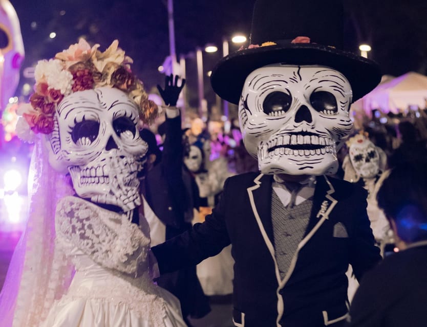 Oaxaca: Day of the Dead Evening Walking Tour with Dinner - Jalatlaco and the quieter neighborhood view
