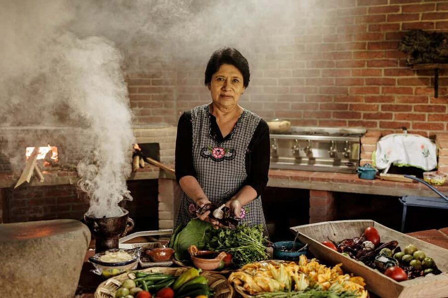 Oaxaca de Juarez: Traditional Oaxacan Cooking Class - From Santo Domingo Temple to the family kitchen