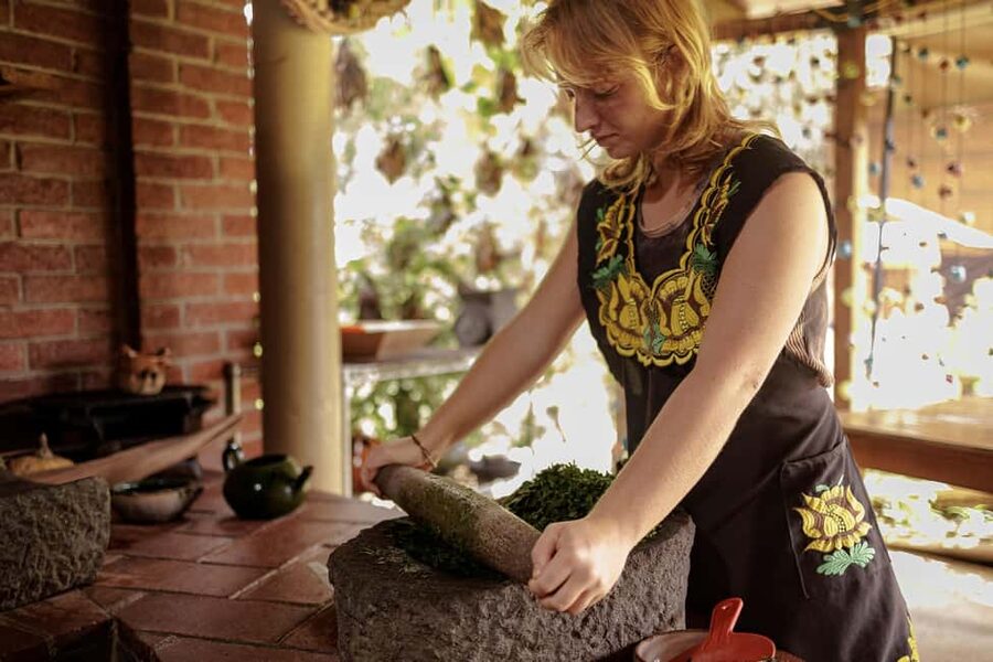 Oaxaca de Juarez: Traditional Oaxacan Cooking Class - Mezcal, fresh drinks, and snacks with a local edge