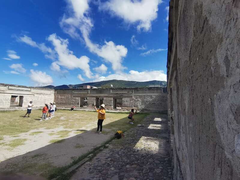 Oaxaca: Full Day Guided Tour on the Hierve el Agua Route - Teotitlán del Valle and the family weaving tradition