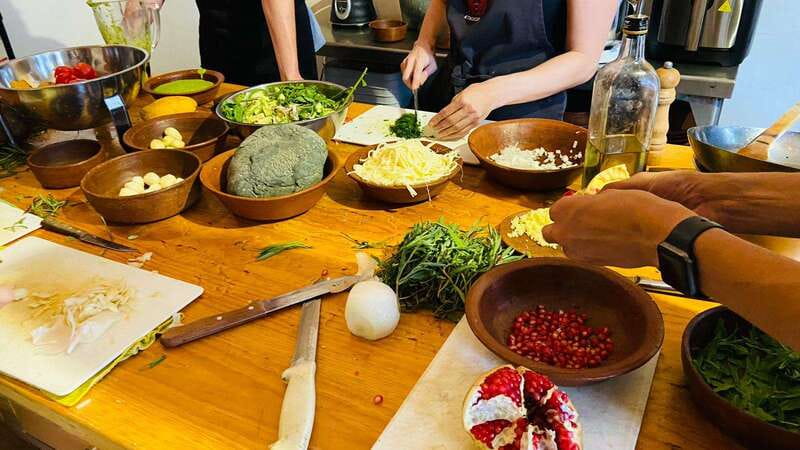 Oaxaca: Oaxacan Mole Workshop with a Traditional Cook - The walk from Xicotencatl Street to the market