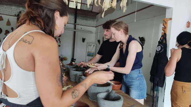 Oaxaca: Oaxacan Mole Workshop with a Traditional Cook - Making mole, tortillas, and salsas