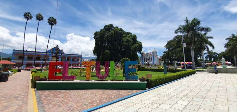 Oaxaca: Tule, Mitla & Hierve el Agua, & Mezcal Tour - Guides, vehicles, and the pace of the day