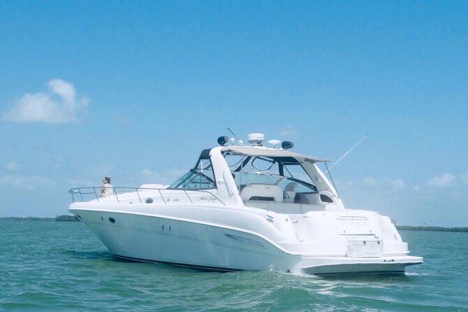 Private 50FT Yacht Rental in Cancún P8 - Crew service and the importance of clear communication