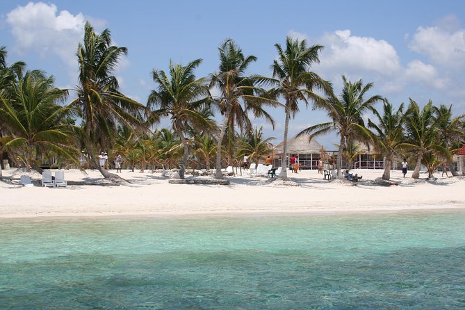Private beach, all inclusive. - What your five-hour beach visit looks like