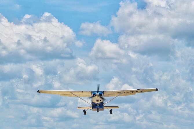 Private flight to Holbox from Cancun - A private aircraft for up to five people