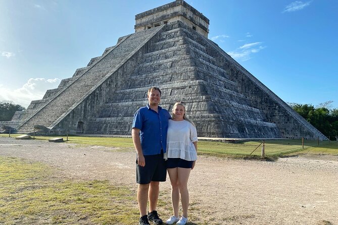 Private Guide Service in the Archaeological Zone of Chichen Itza - El Castillo and the city’s main monuments