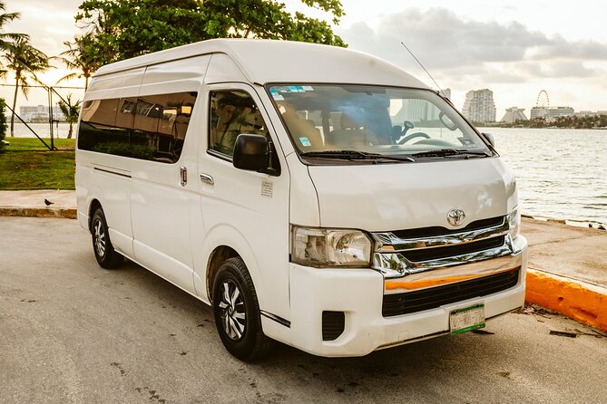 Private Minivan: Huatulco International Airport (HUX) - From the Plane to Your Hotel Without Extra Stops